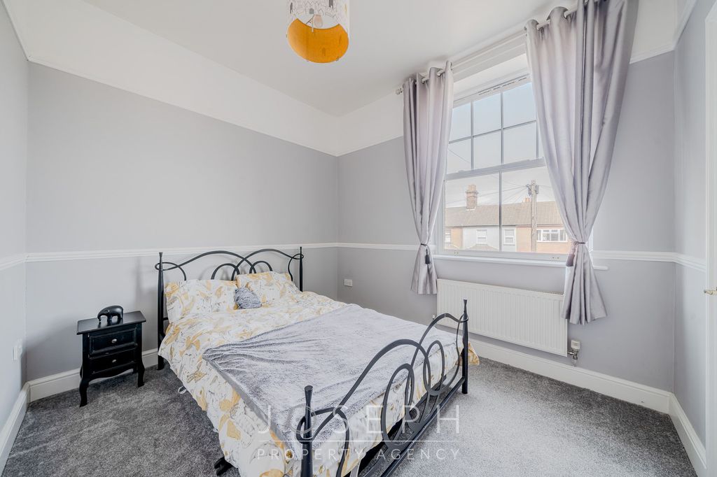 Additional image 10 of 3 bed flat for saleFoxhall Road, Ipswich IP3