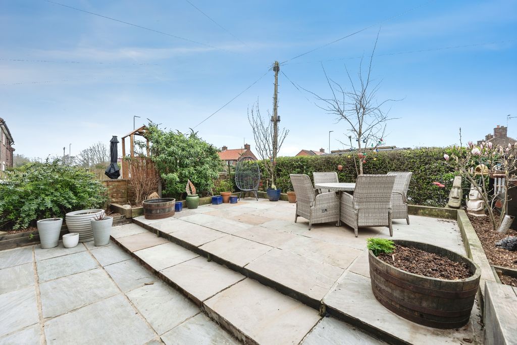 Property photo 2 of 20