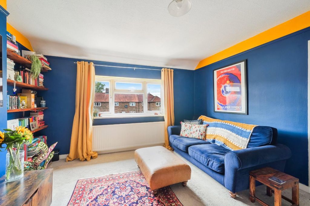 Property photo 3 of 15 Parkhurst