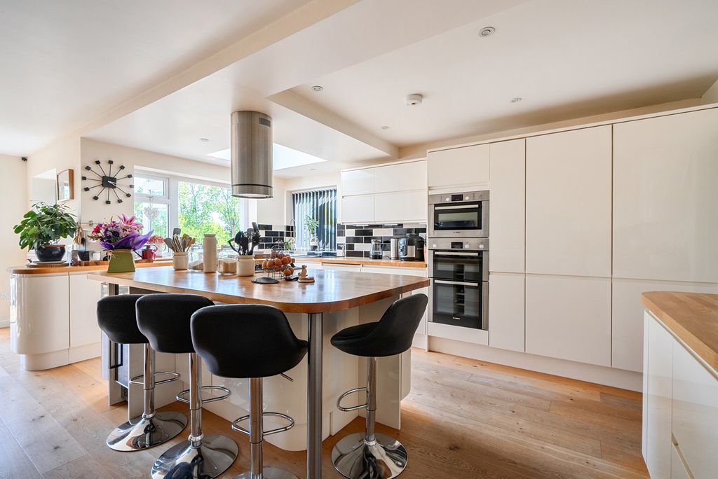 Property photo 2 of 35 1449779-8-69F0E92...