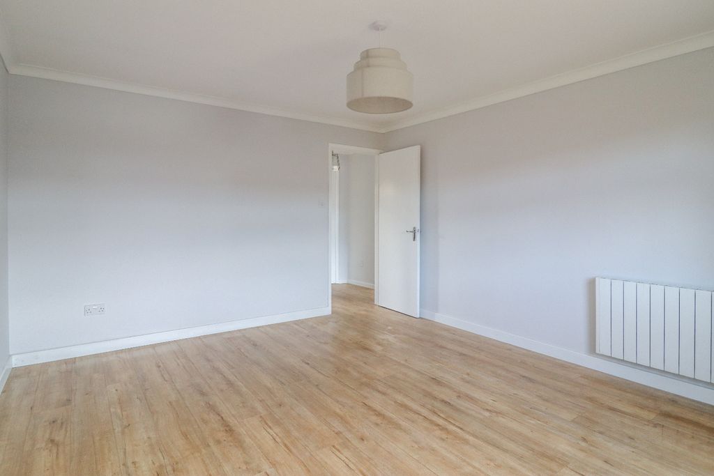 Property photo 3 of 15 4889925