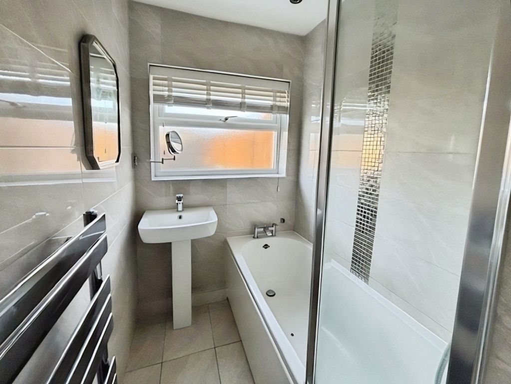 Property photo 3 of 12 5Fa7B117-Bath