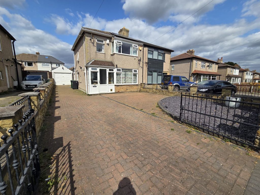 Property photo 1 of 25 136 Wrose Road, Wrose, Bd2 1Pu