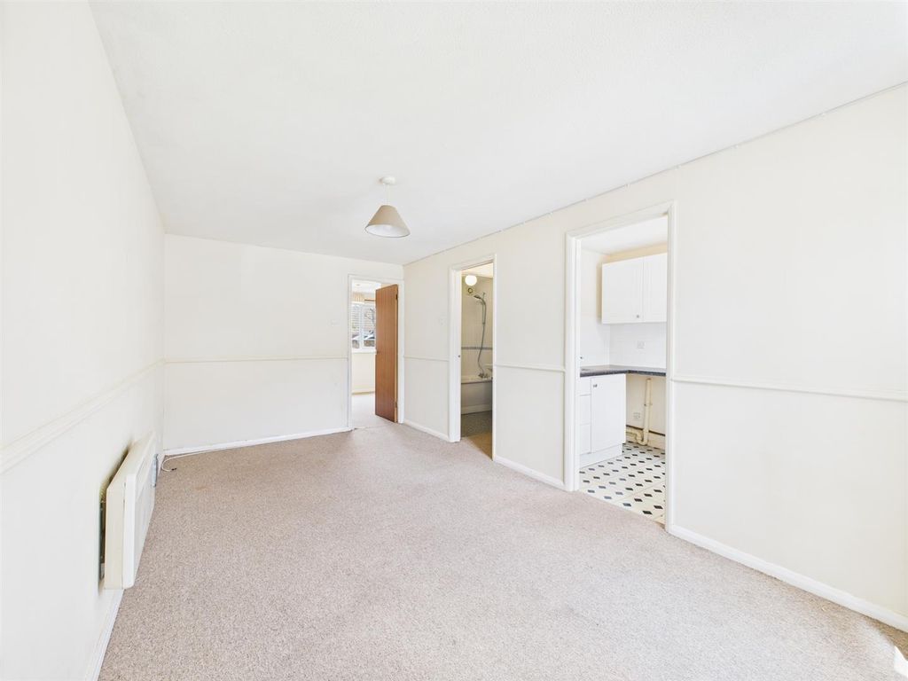 Property photo 3 of 7 Sitting / Dining Room