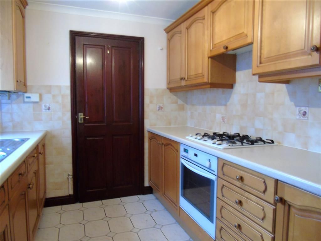 Property photo 3 of 8 Kitchen