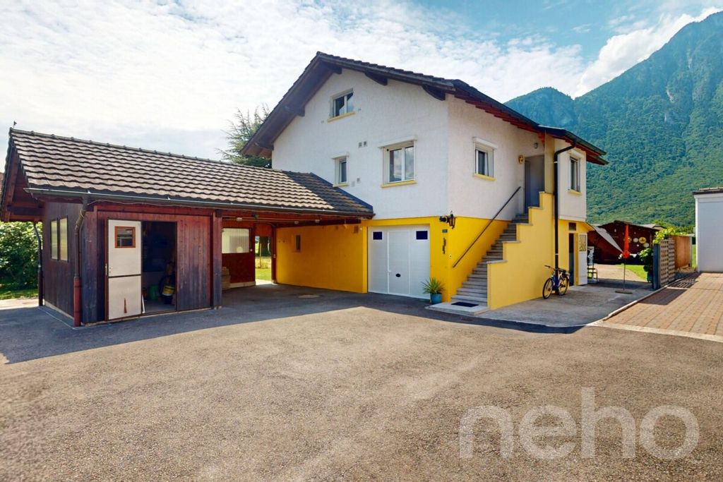 Property photo 2 of 13