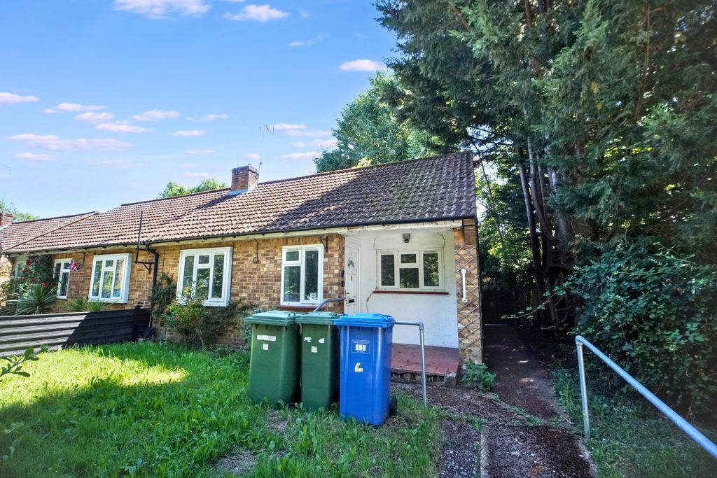 Property photo 1 of 11 2 Gibbins Lane, Warfield, Bracknell, Berks, Rg42 6Ap