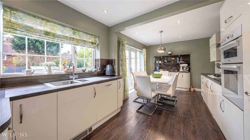 Property photo 2 of 34 Picture No. 13