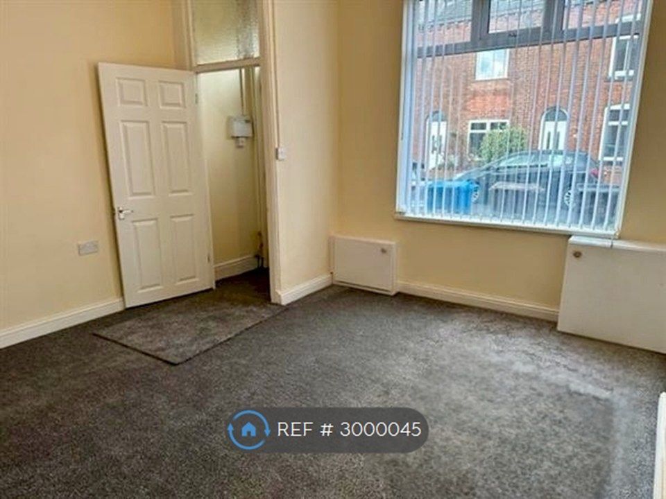 Property photo 2 of 11 Living Room