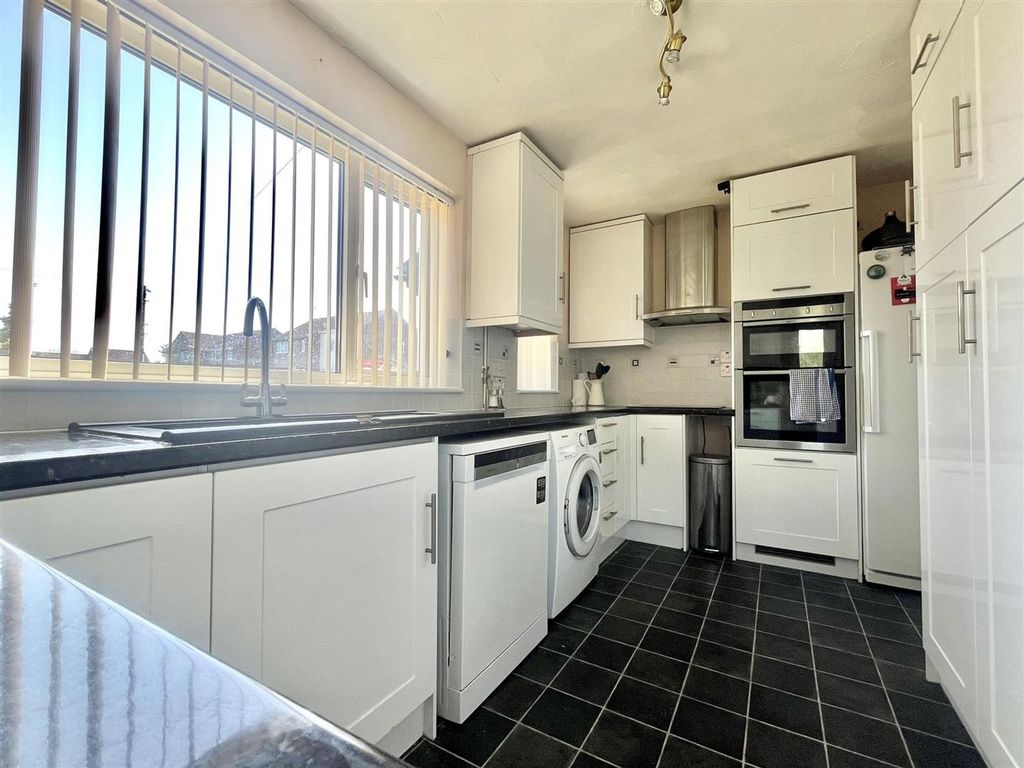 Property photo 2 of 26