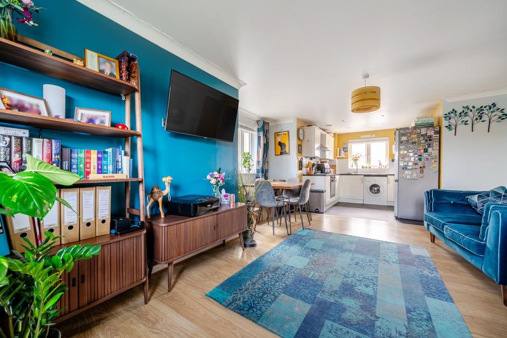 Property photo 3 of 17 1416678-12-699c2A441Ec6c.Jpg