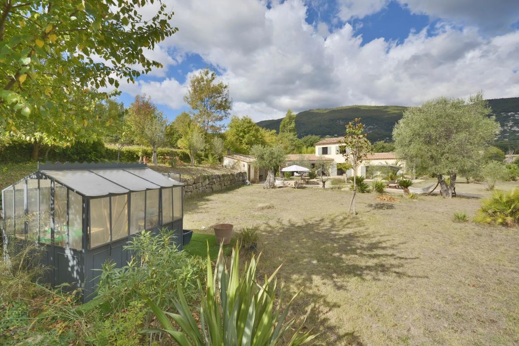 Property photo 2 of 27