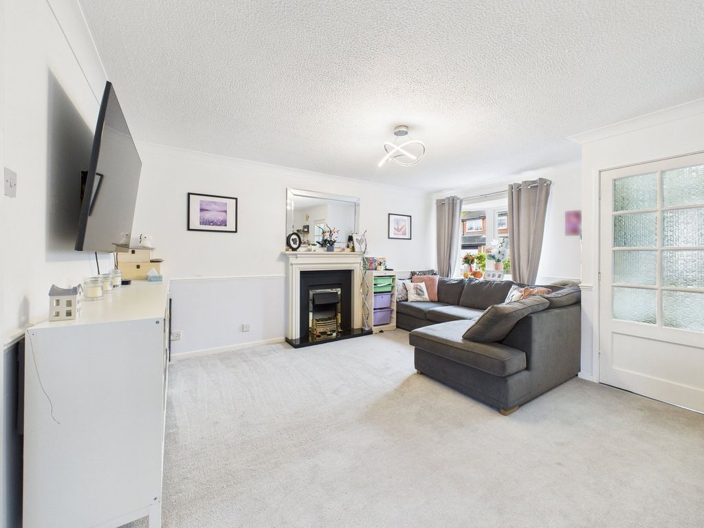 Property photo 3 of 11 Lounge