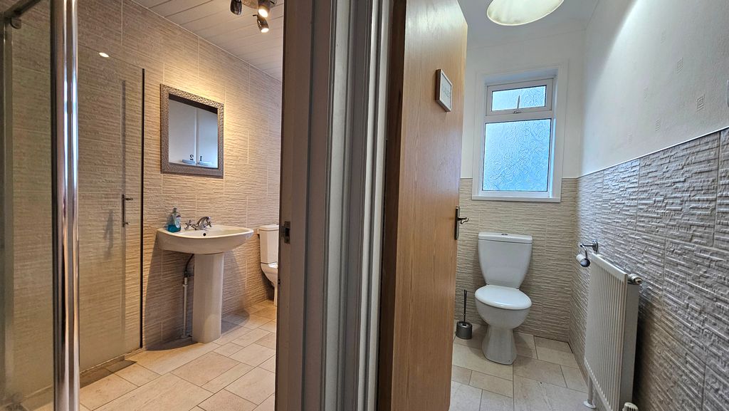 Property photo 3 of 13 Bathroom