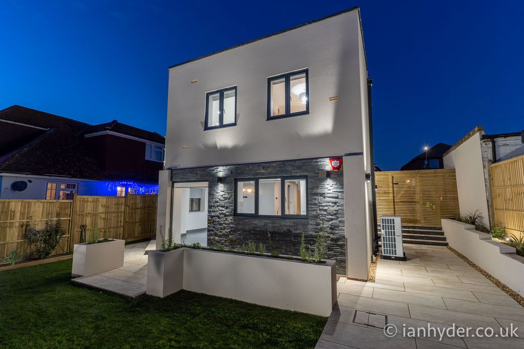 Property photo 3 of 25