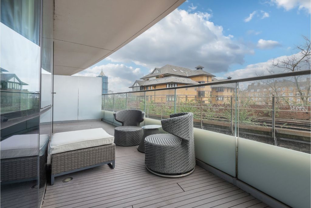 Property photo 1 of 20 Balcony