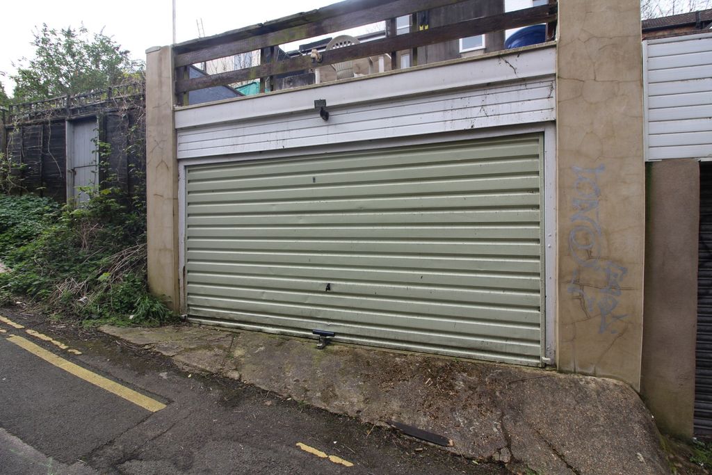 Property photo 1 of 3