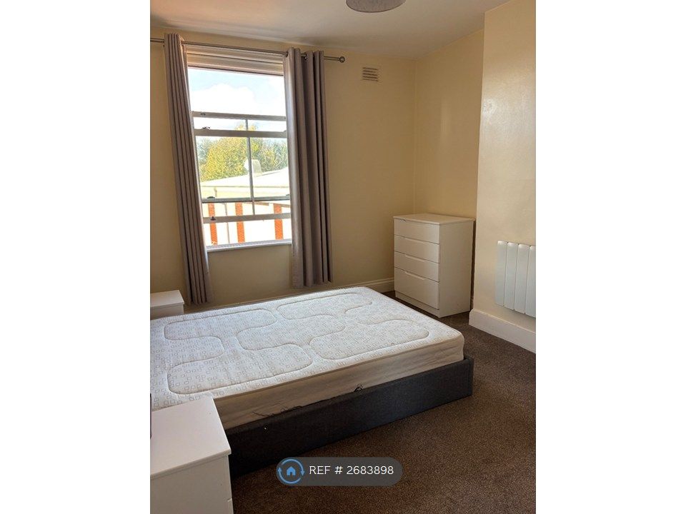 Property photo 2 of 7 Double Bedroom