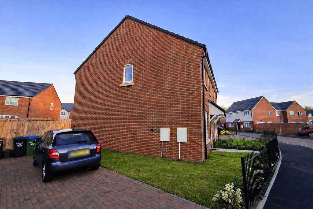 Property photo 2 of 25 Driveway