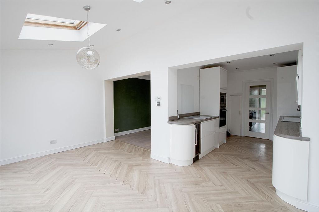 Property photo 3 of 16 Kitch 1.Jpg