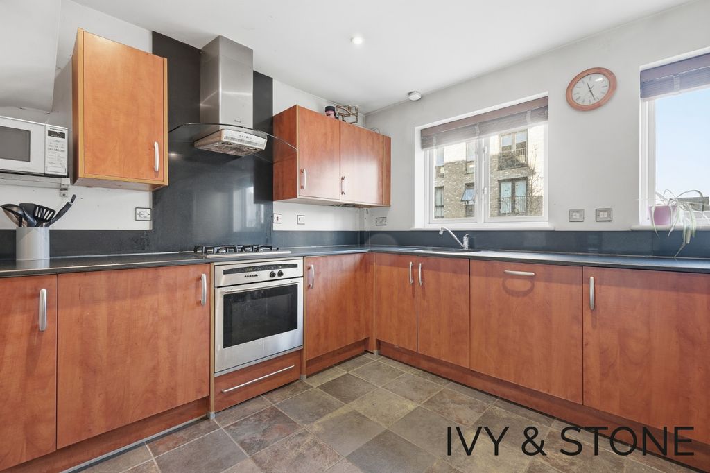 Property photo 3 of 32 4704292