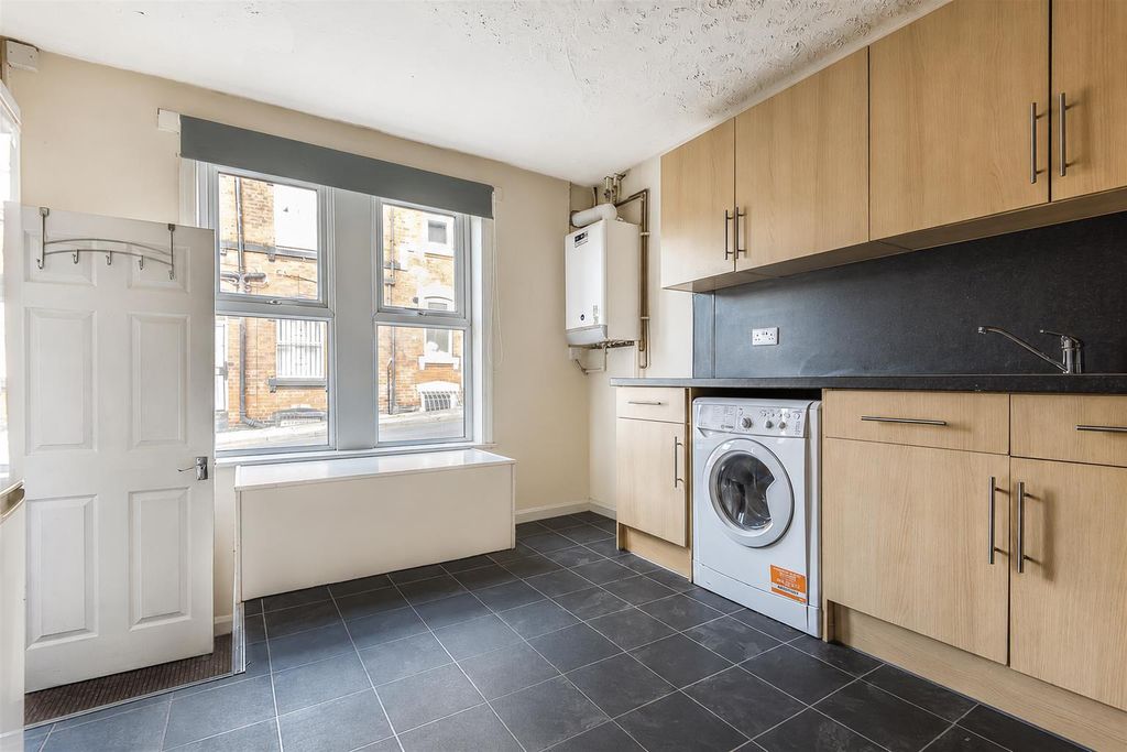 Property photo 3 of 11 c73d9Ab7-0Fb8-450A-89Fc-3Be616359Bcc.Png