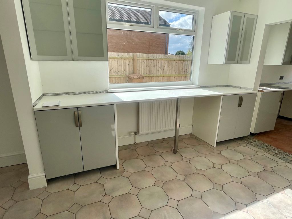 Property photo 3 of 15 Kitchen