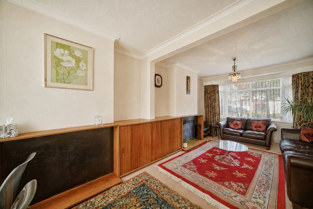 Property photo 3 of 25