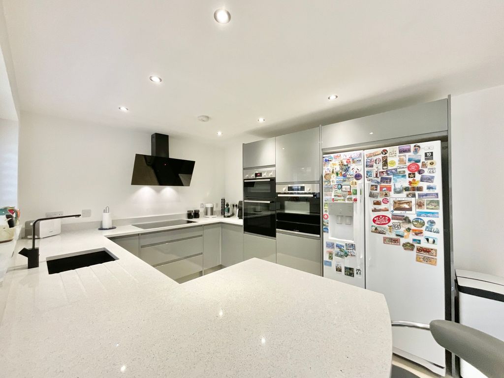 Property photo 2 of 35