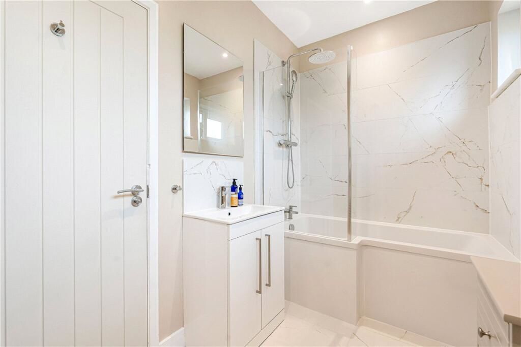 Property photo 3 of 17 Family Bathroom