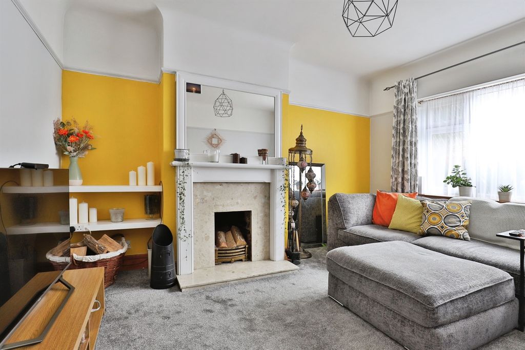 Property photo 3 of 16