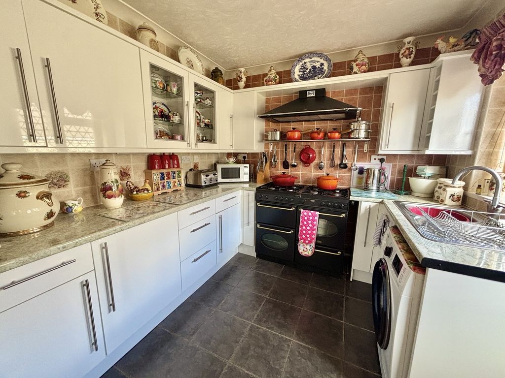 Property photo 2 of 23 Kitchen