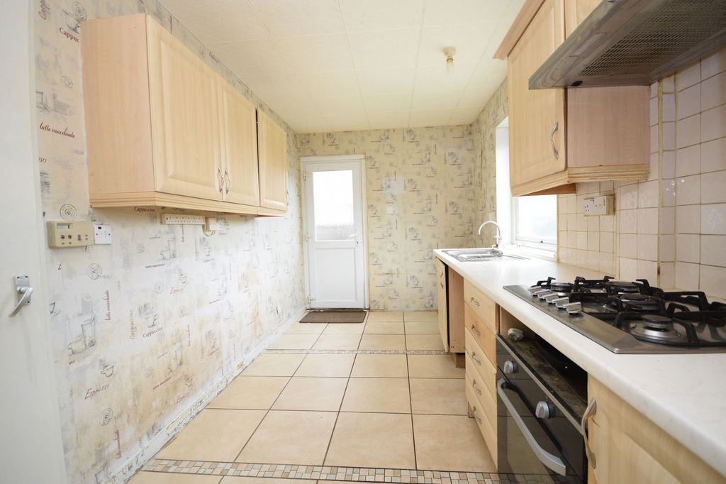 Property photo 3 of 9