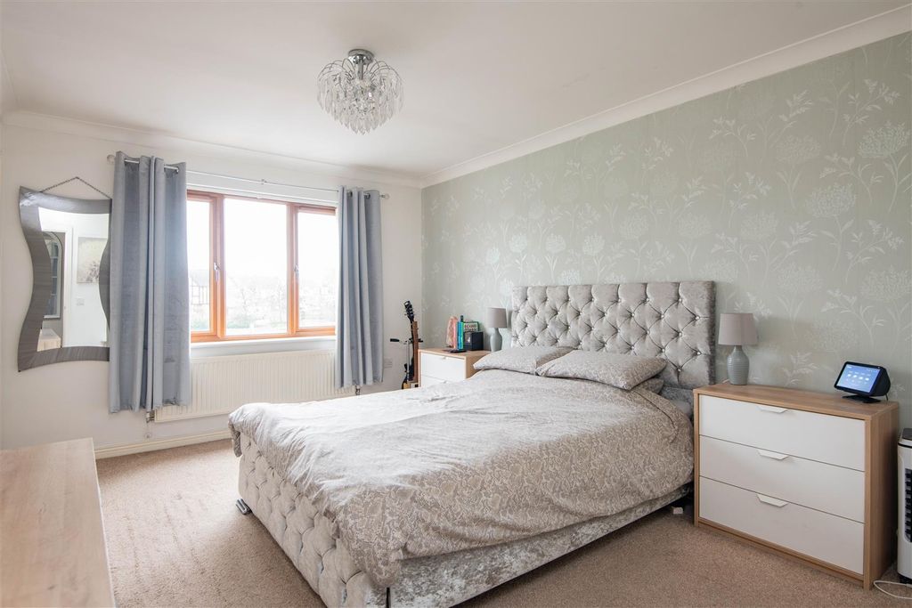 Property photo 2 of 21 Master Bedroom