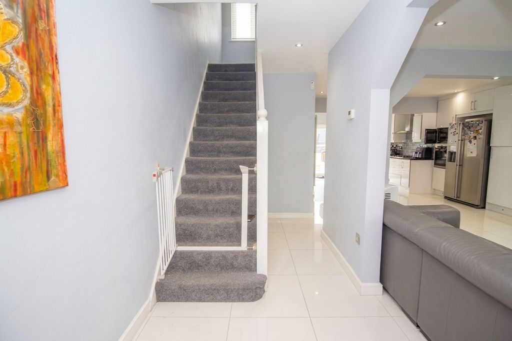 Property photo 2 of 15 Etrance Hallway