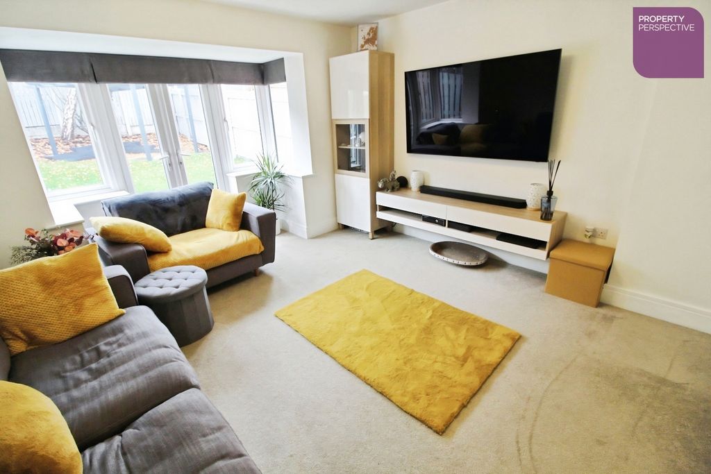 Property photo 2 of 12 Lounge