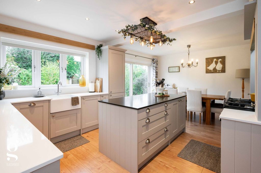 Property photo 2 of 33