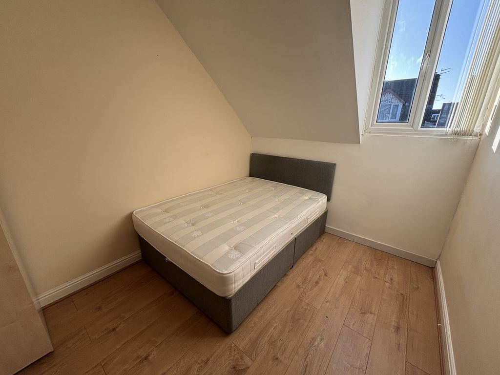 Property photo 2 of 11 Bedroom 1