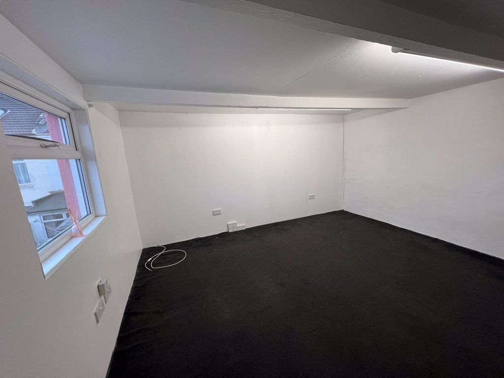 Property photo 1 of 2