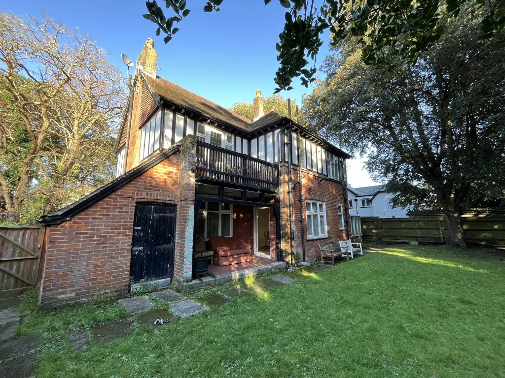 Property photo 1 of 10 Rear