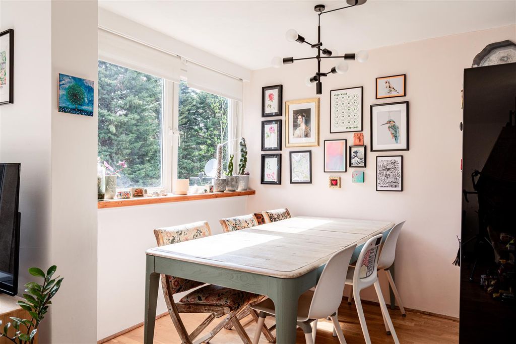 Property photo 2 of 14 Leo Court-8.Jpg