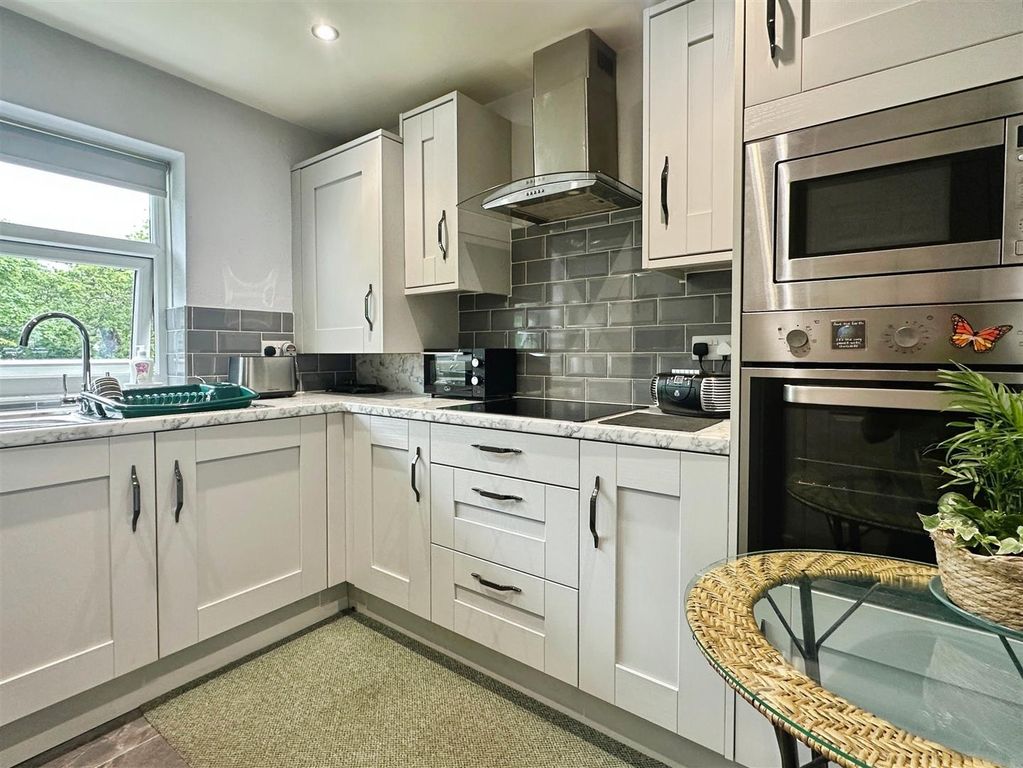 Property photo 3 of 12 Kitchen.Jpg