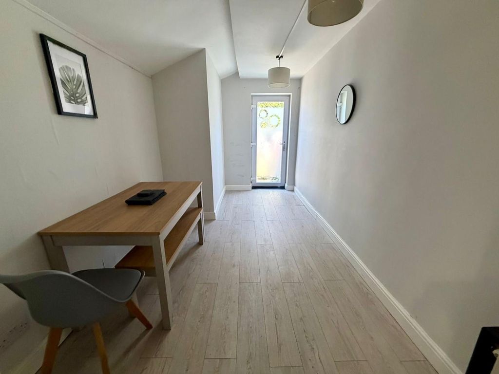 Property photo 3 of 7 Dining Area