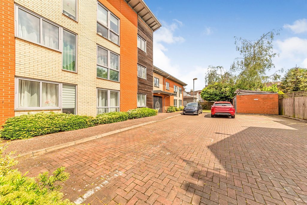 Property photo 1 of 8