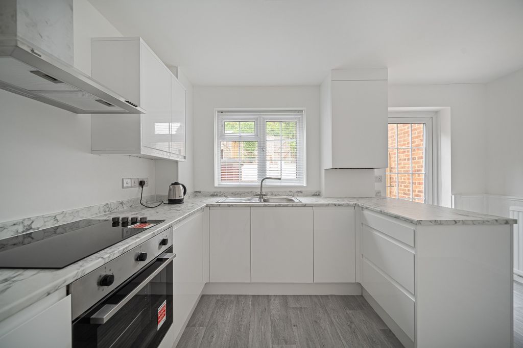 Property photo 3 of 21 5176123
