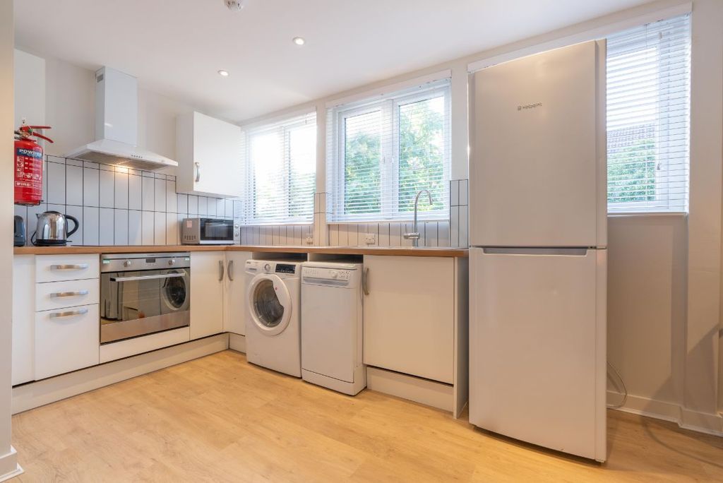 Property photo 3 of 14 Flat E Portland Road