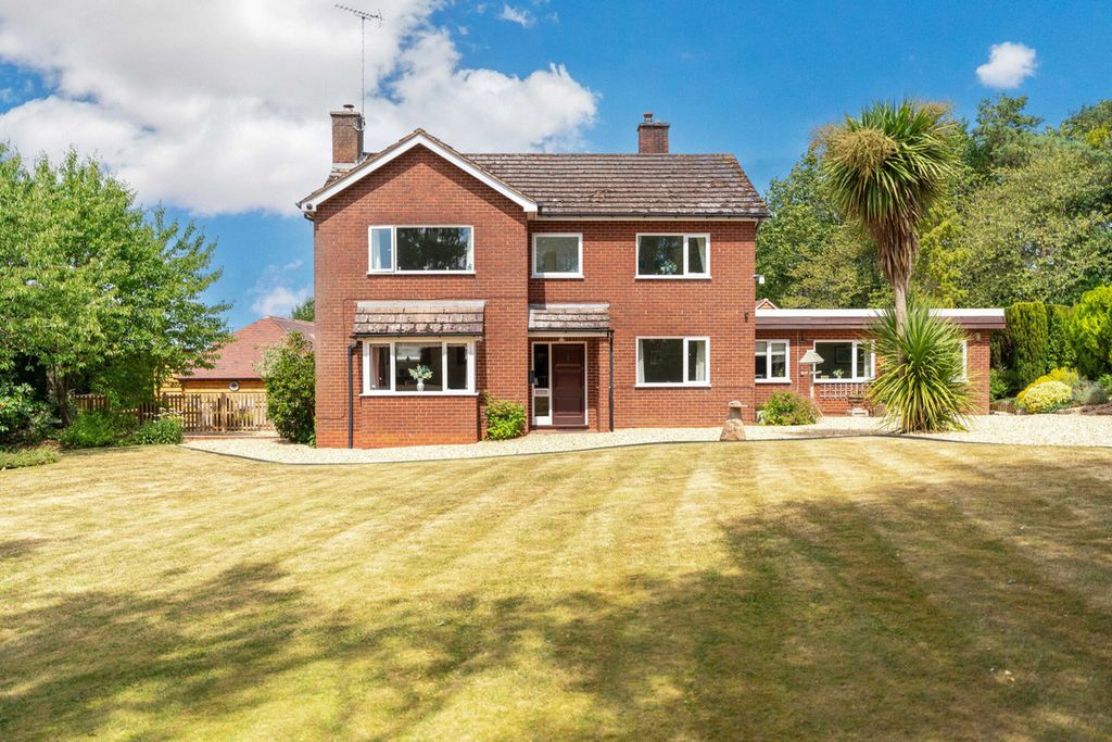 Property photo 2 of 32