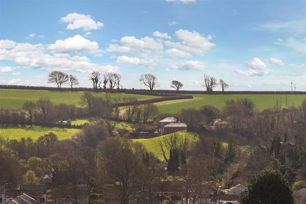 Property photo 2 of 20 Crossroads View..Jpg