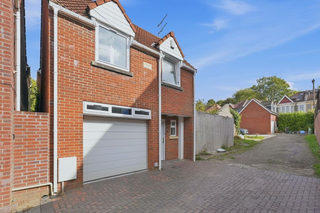 Property photo 1 of 29