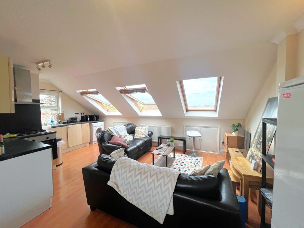 Property photo 2 of 8 1Ceff95c-18Ff-4282-8Ec5-7d940962Be0d.Jpg